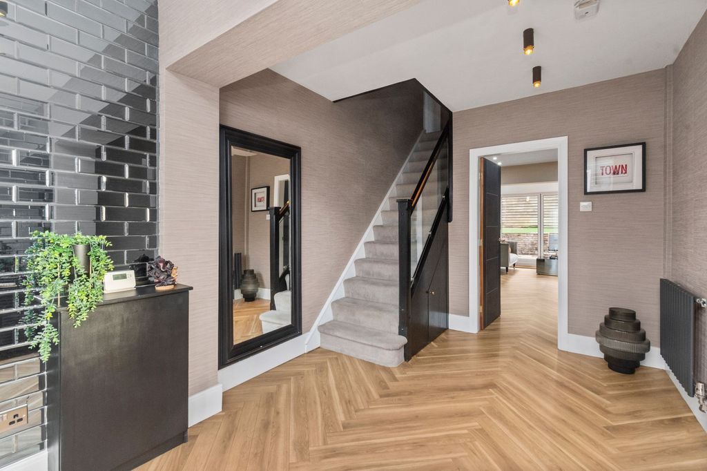 Property photo 2 of 45