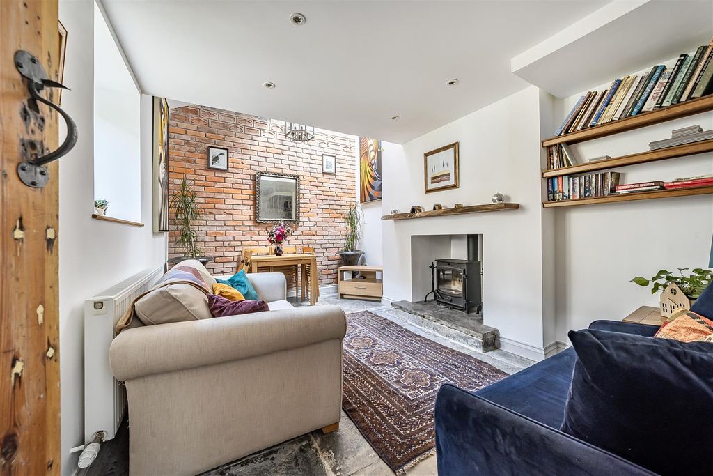 Property photo 2 of 20 Sitting Room