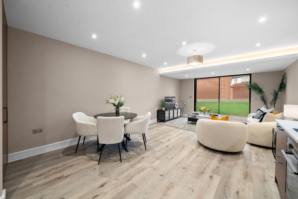 Property photo 2 of 23