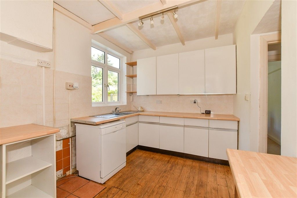 Property photo 3 of 11 Kitchen