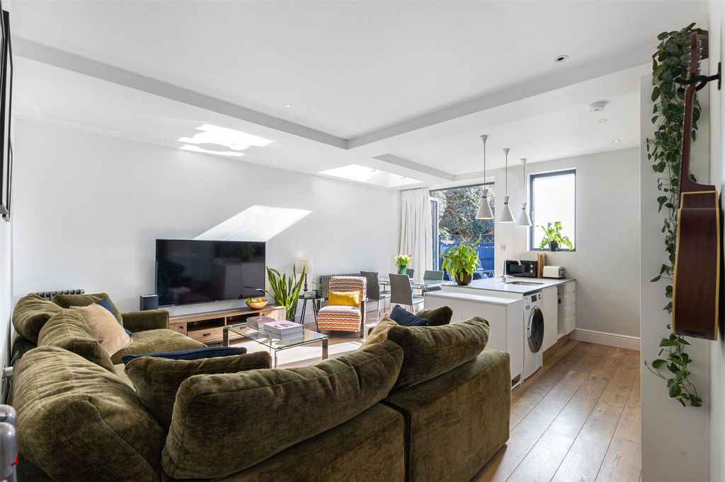 Property photo 1 of 25 Picture No. 10