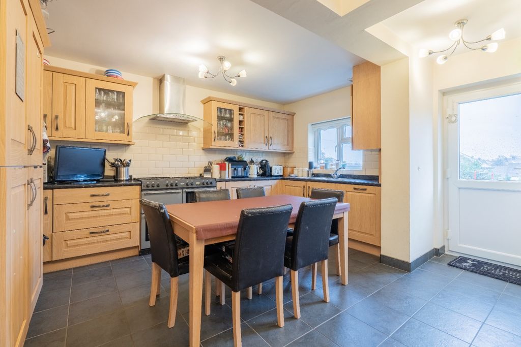 Property photo 2 of 20 4330041