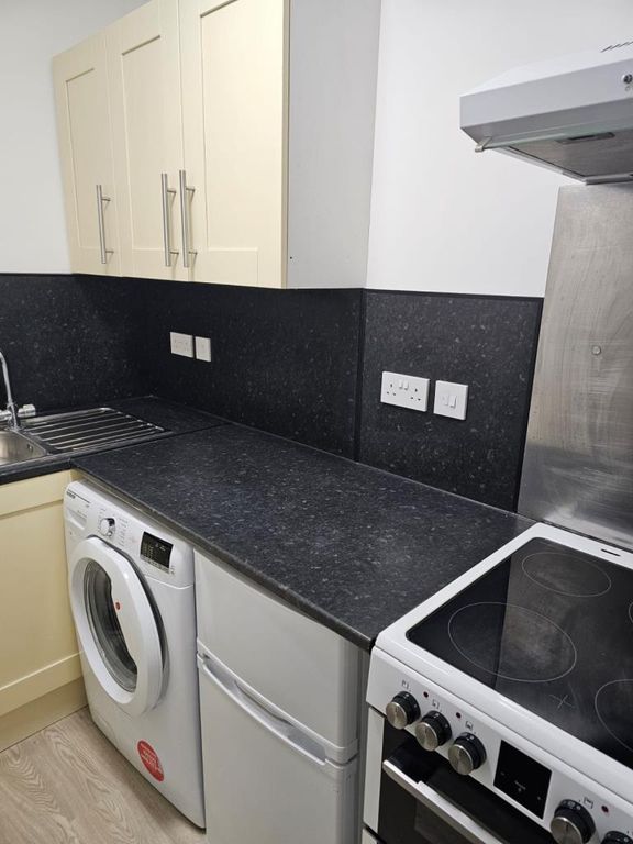 Property photo 2 of 6 Kitchen