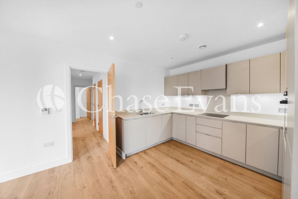 Property photo 3 of 7 Kitchen