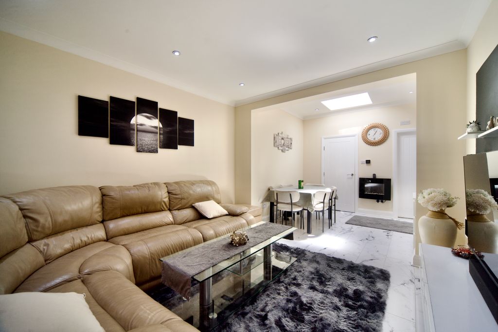 Property photo 1 of 21 Lounge/Dining Area