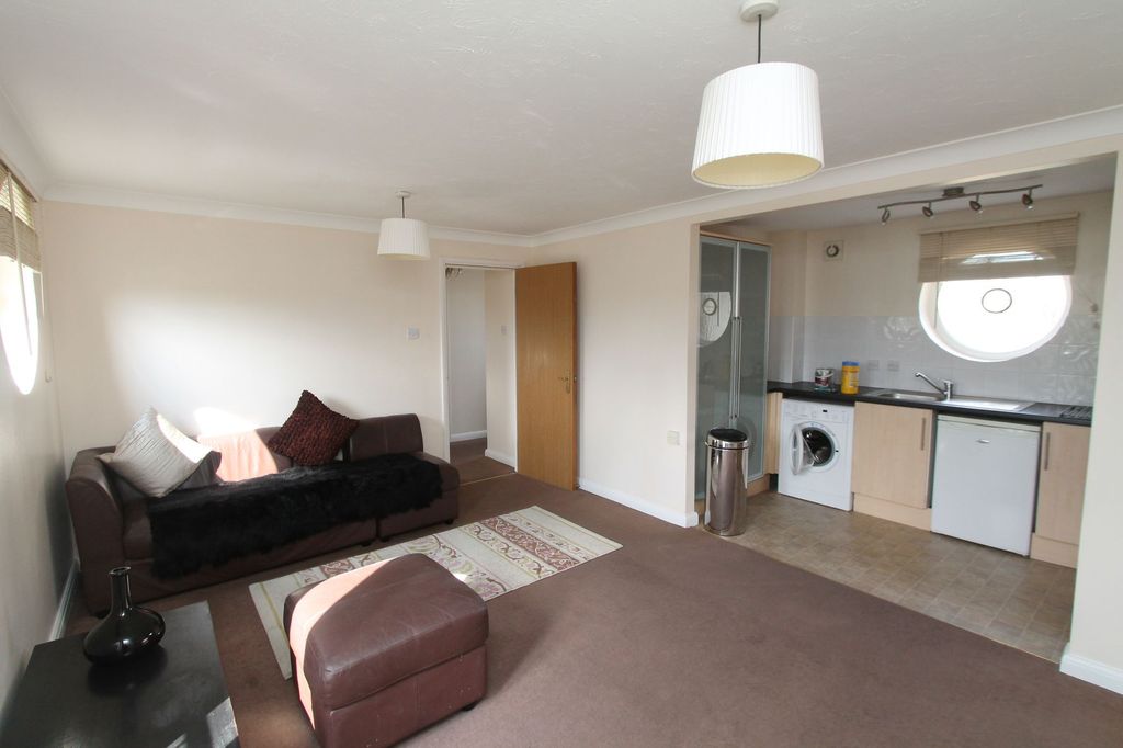 Property photo 2 of 8