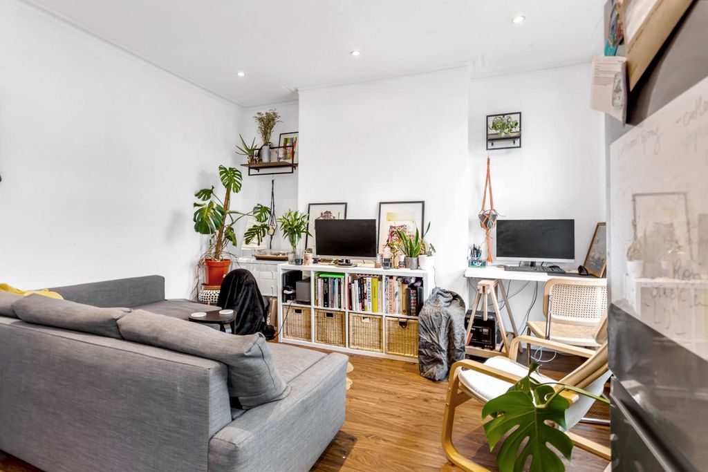 Property photo 3 of 14 Reception