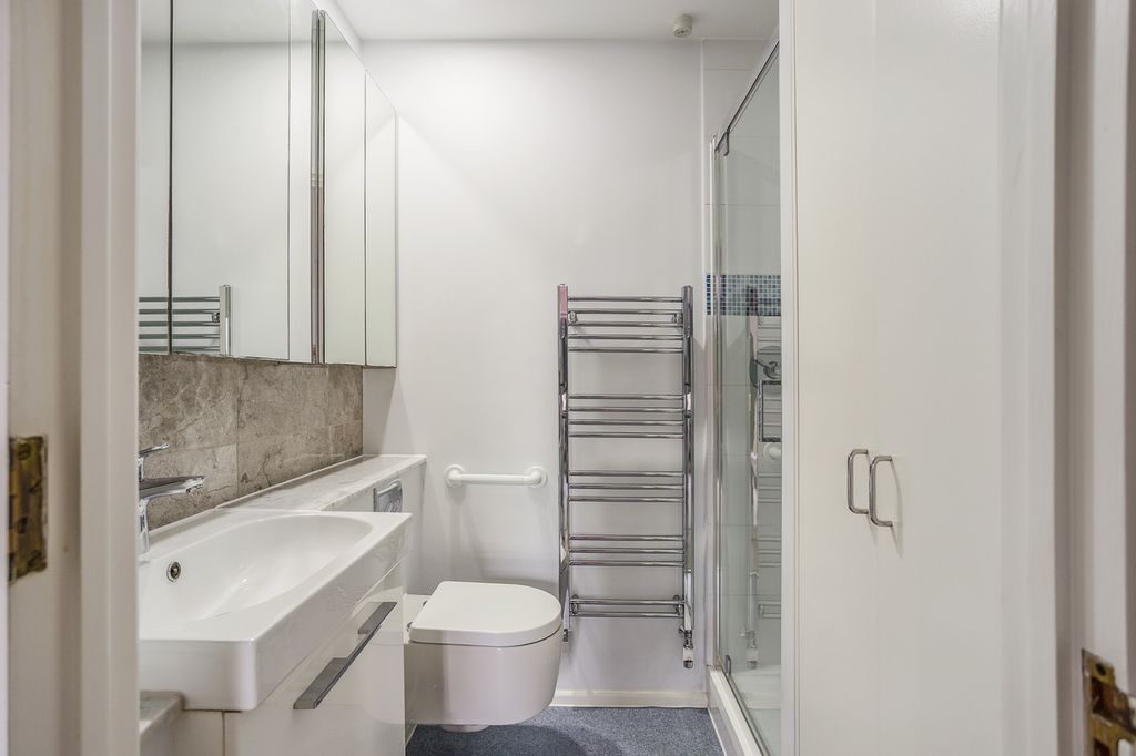 Property photo 3 of 15 Bathroom