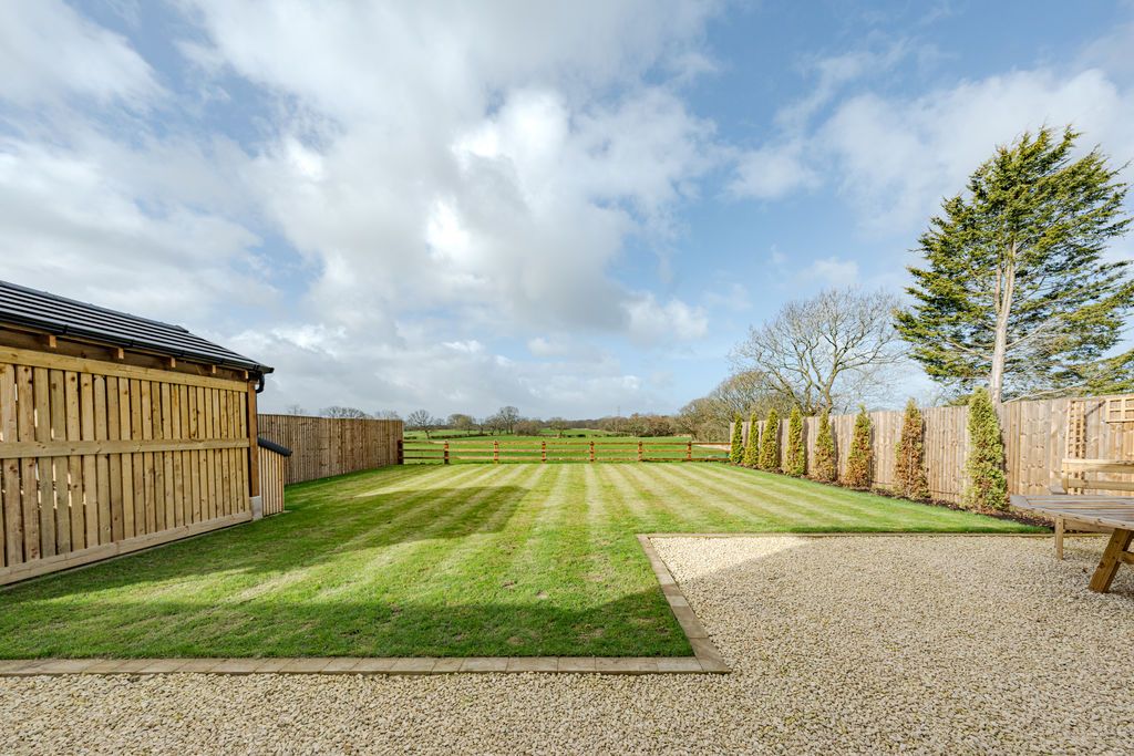 Property photo 3 of 46 Photo 35