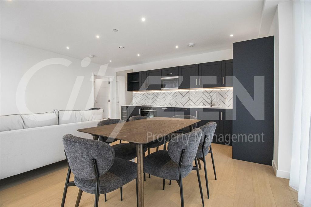 Property photo 2 of 48 Reception/Kitchen