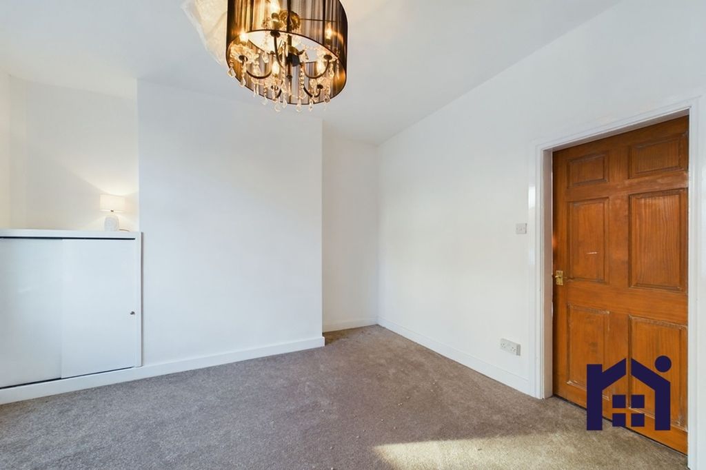 Property photo 3 of 14 Lounge