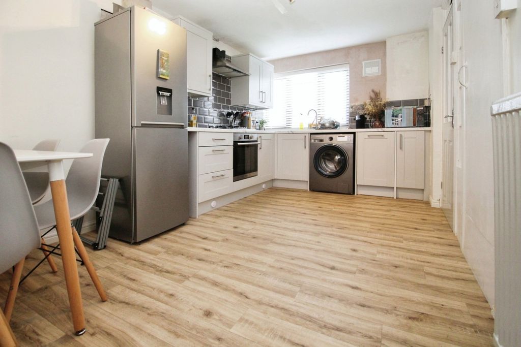 Property photo 2 of 16 Kitchen