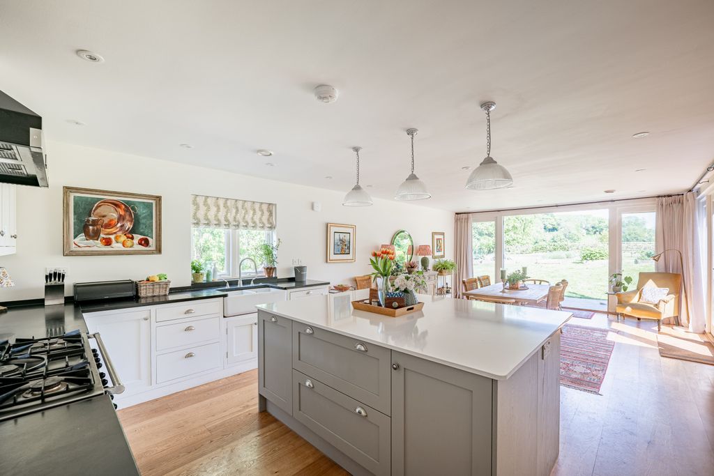 Property photo 3 of 16 Kitchen