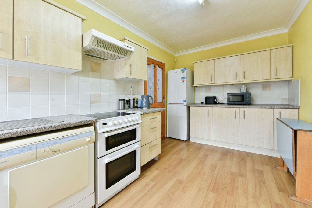Property photo 2 of 17 Kitchen