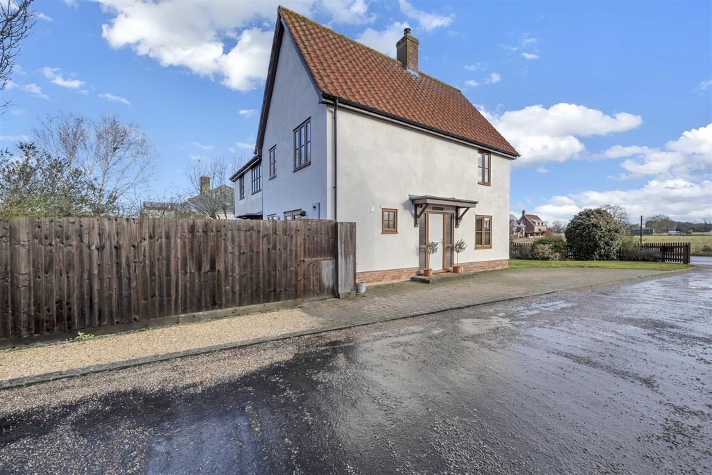 Lyle Close, Elmswell, Bury St. Edmunds IP30, 3 bed semi-detached house ...