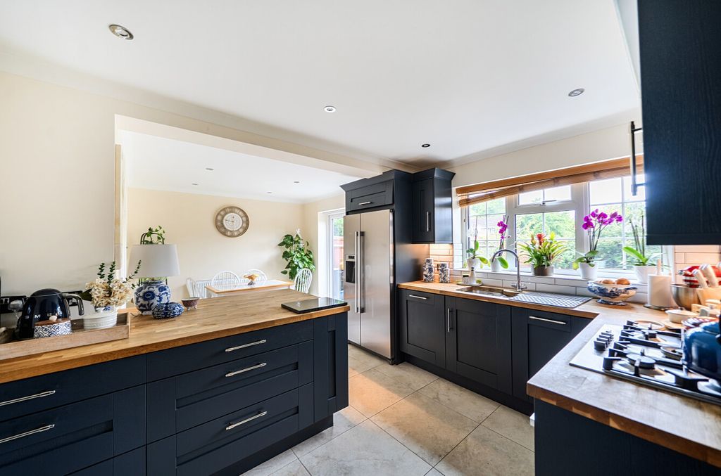 Property photo 3 of 20 1469080-4-6A1Fefc...