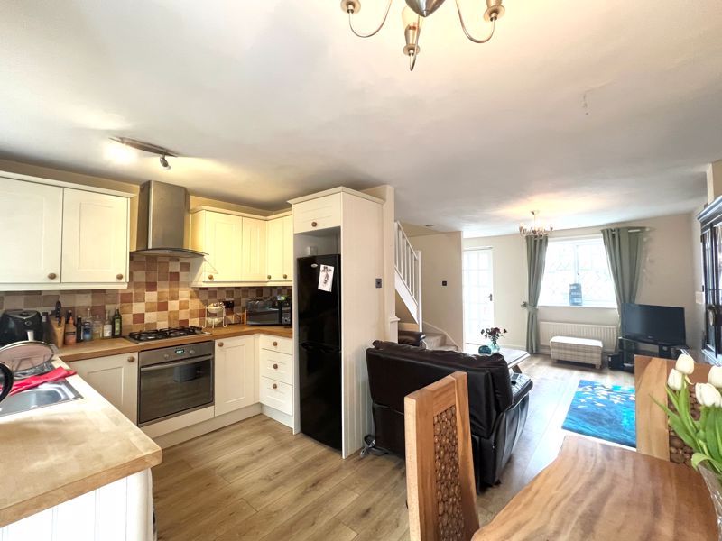 Property photo 2 of 8 Photo 3