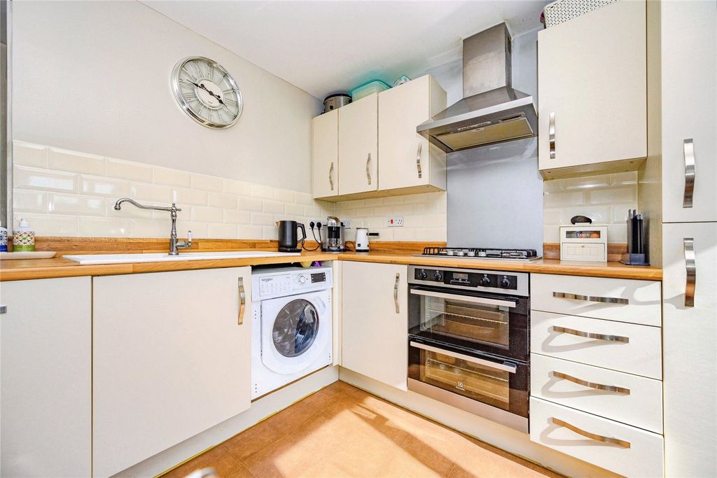 Additional image 6 of 5 bed end terrace house for saleFossett Grove, Dunstable, Bedfordshire LU6