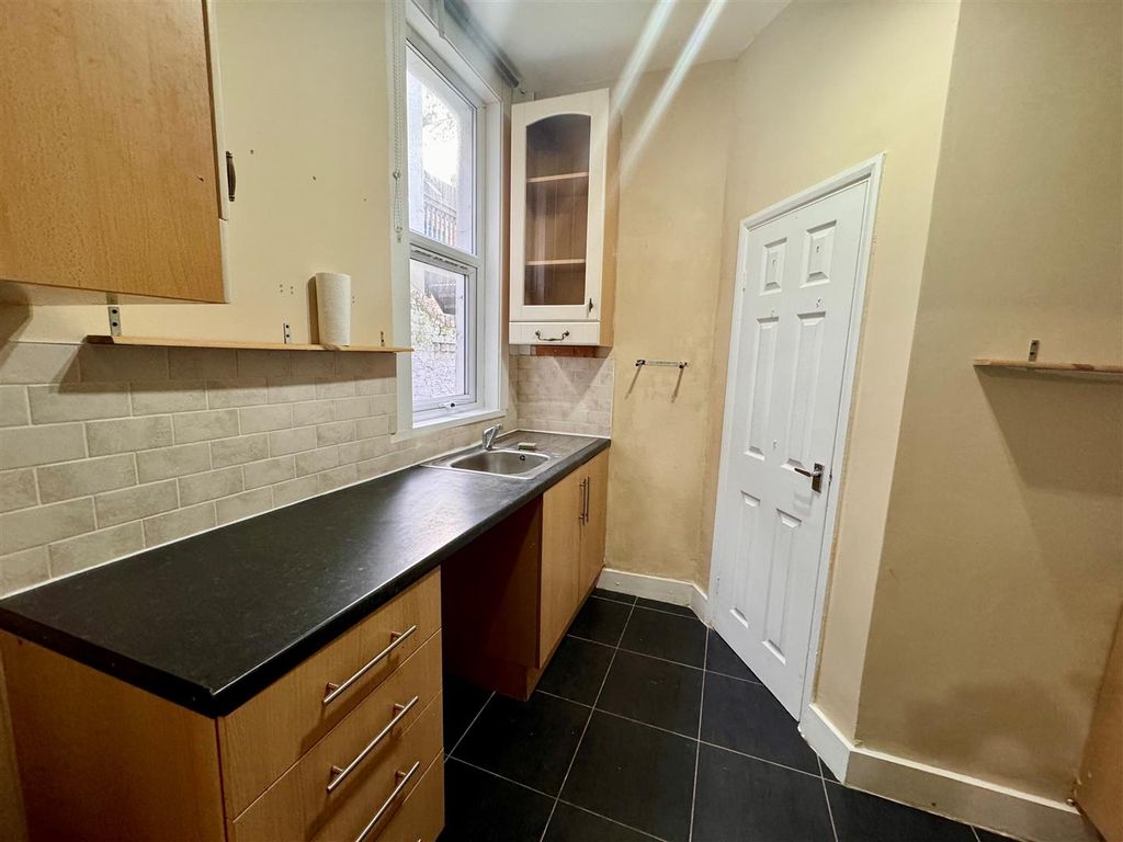 Property photo 3 of 10 Kitchen.Jpg