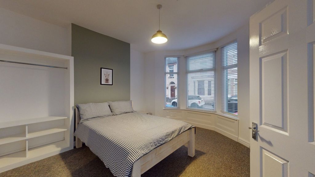 Property photo 1 of 5 A Spacious And Well-Lit Large Double Bedroom Featu...
