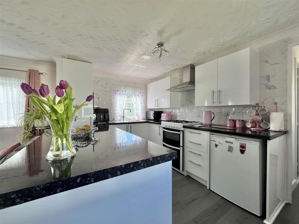 Property photo 2 of 11 Kitchen Area