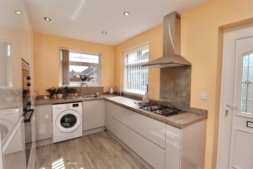 Property photo 2 of 14 Kitchen