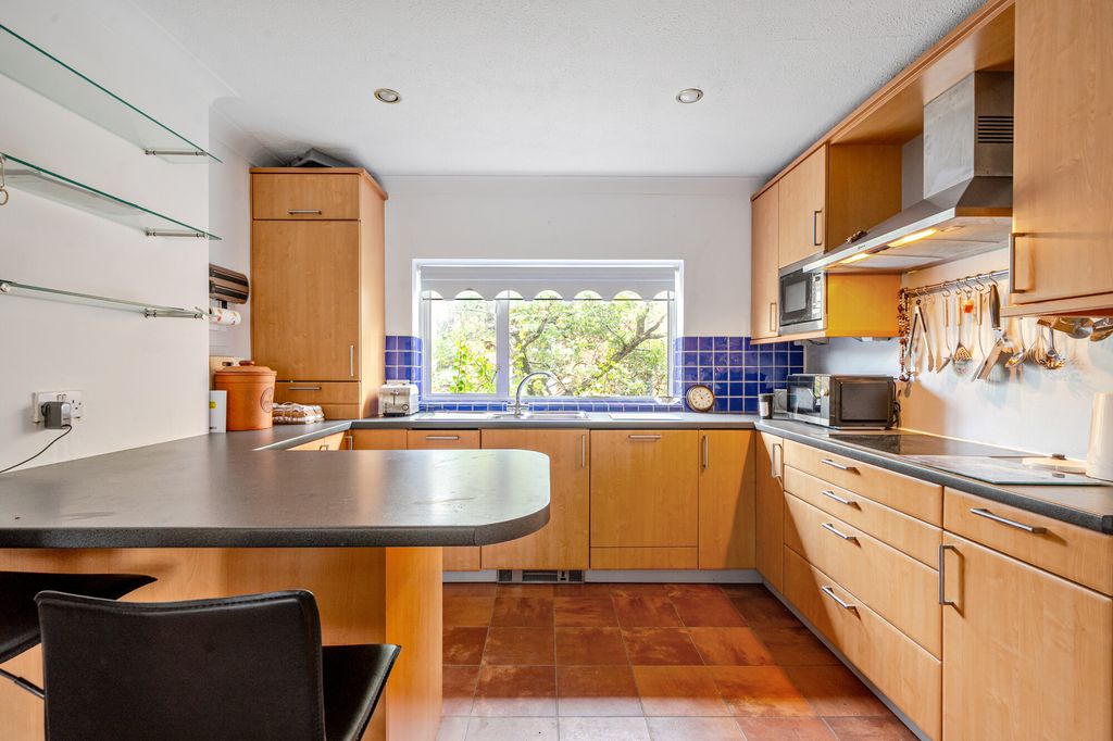 Additional image 5 of 3 bed flat for saleLedborough Lane, Beaconsfield HP9