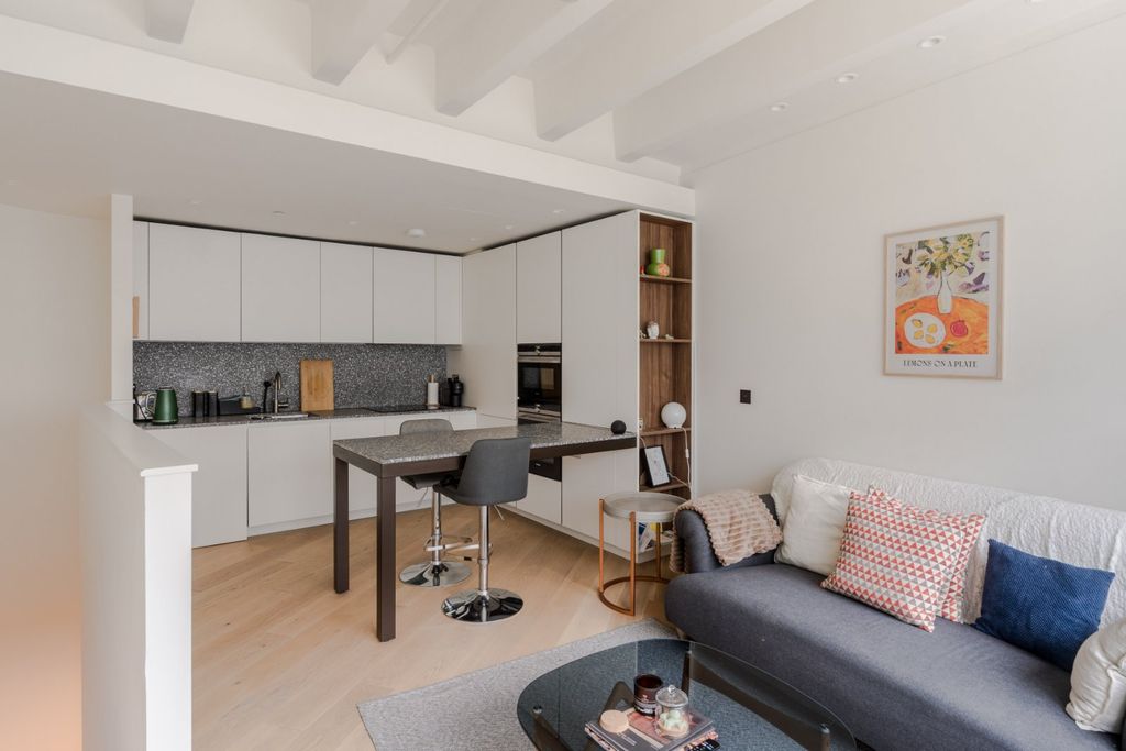 Property photo 3 of 9 Kitchen