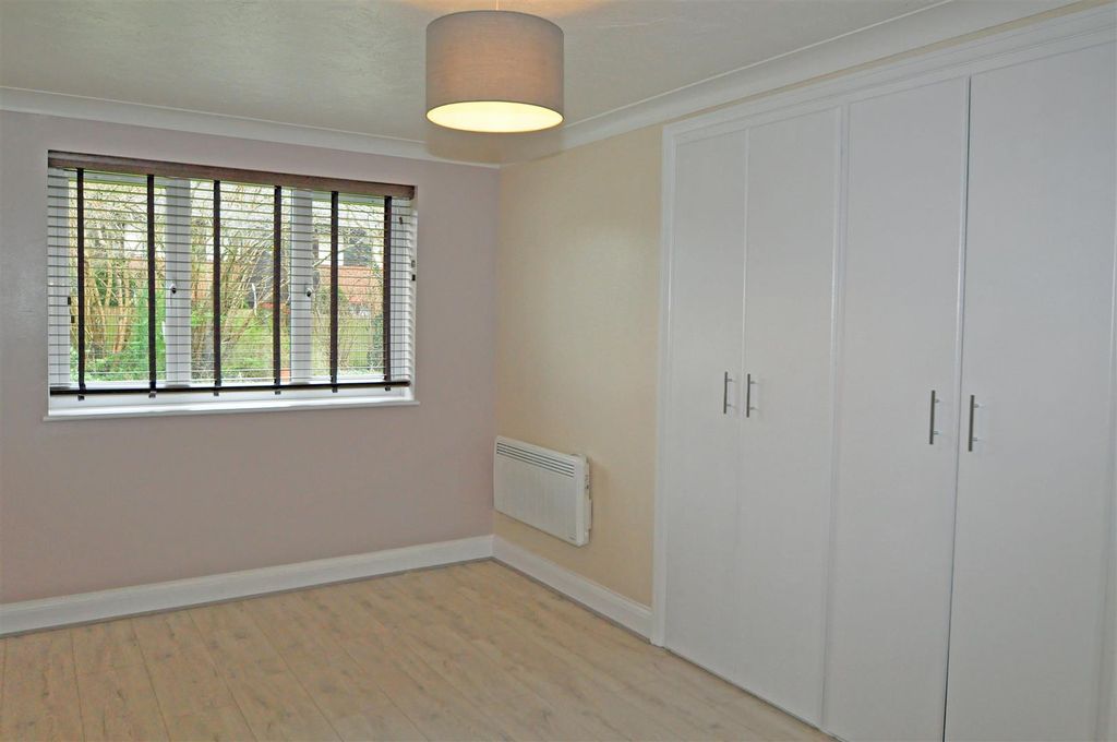 Property photo 3 of 10 Main Bedroom.Jpg