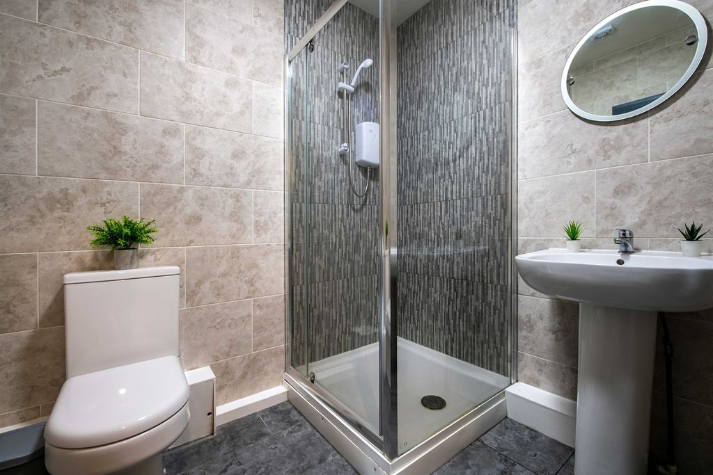 Additional image 10 of 5 bed flat to rent5-7 South Parade NG1