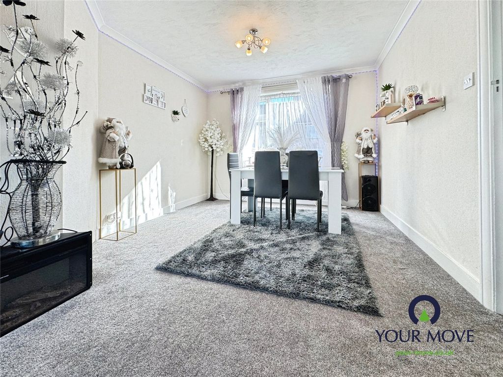 Property photo 3 of 11 Dining Room