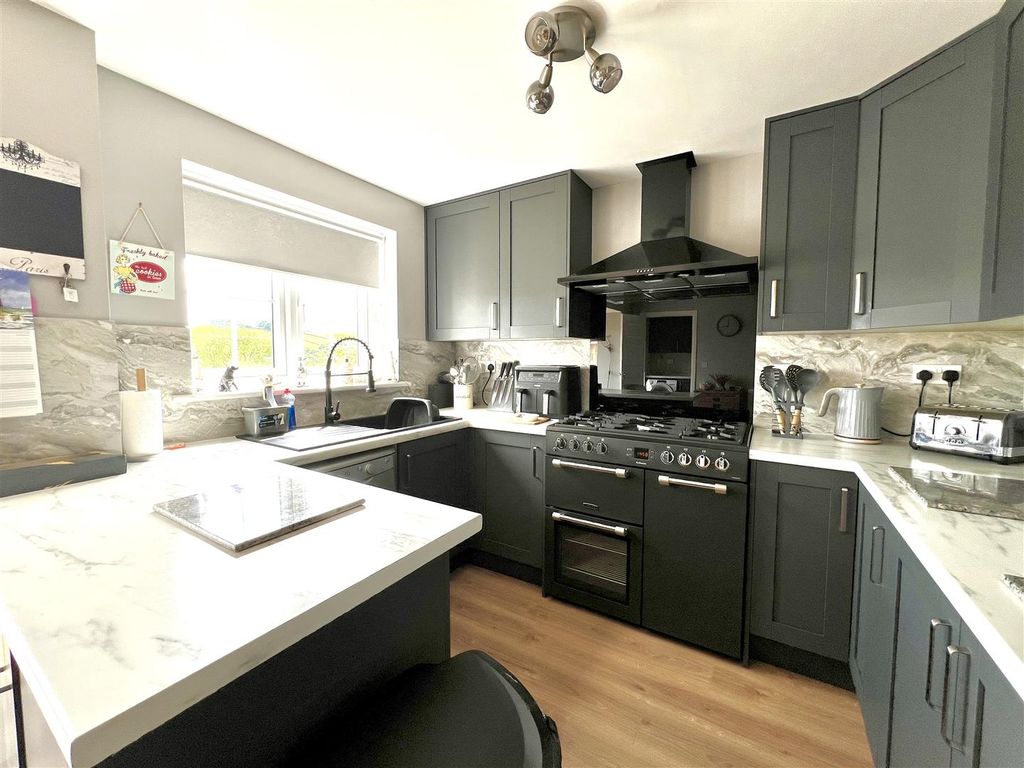 Property photo 3 of 24 Kitchen/Diner
