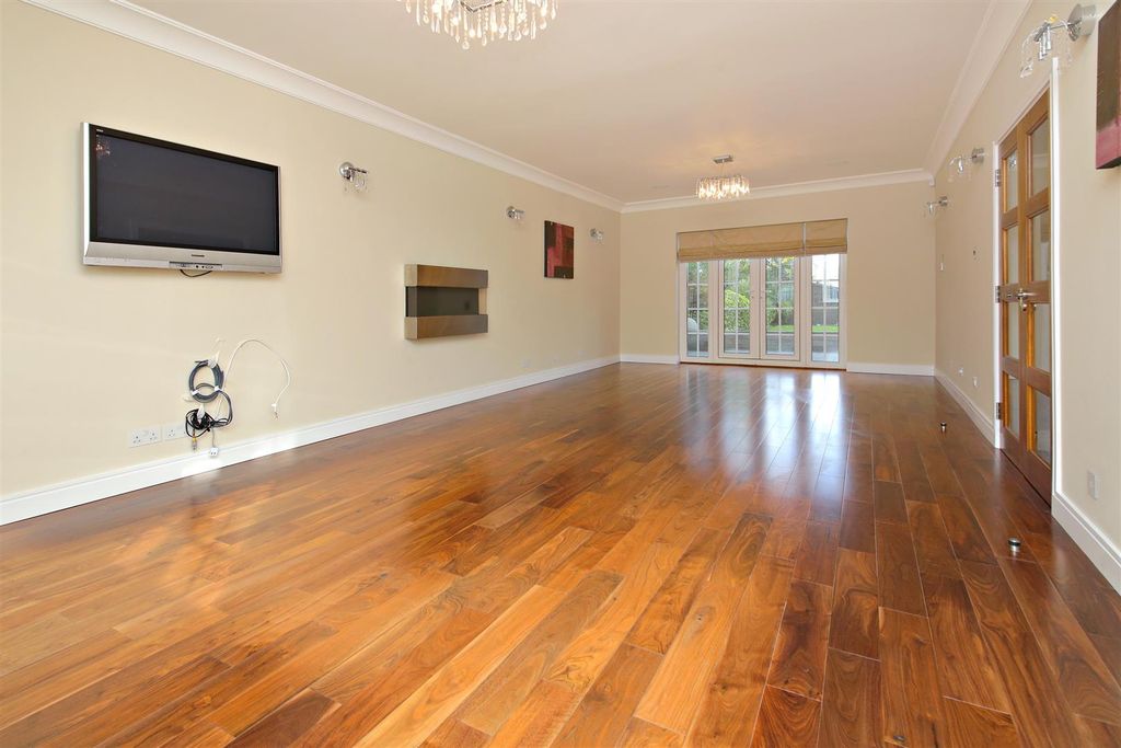 Property photo 3 of 16 9943.Jpg