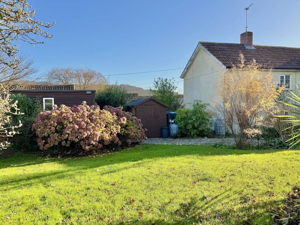 Property photo 2 of 24 Garden