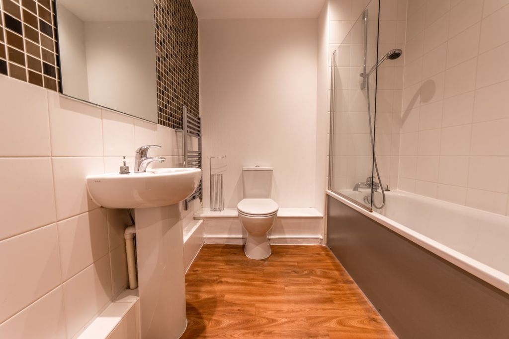 Property photo 2 of 6 Bathroom