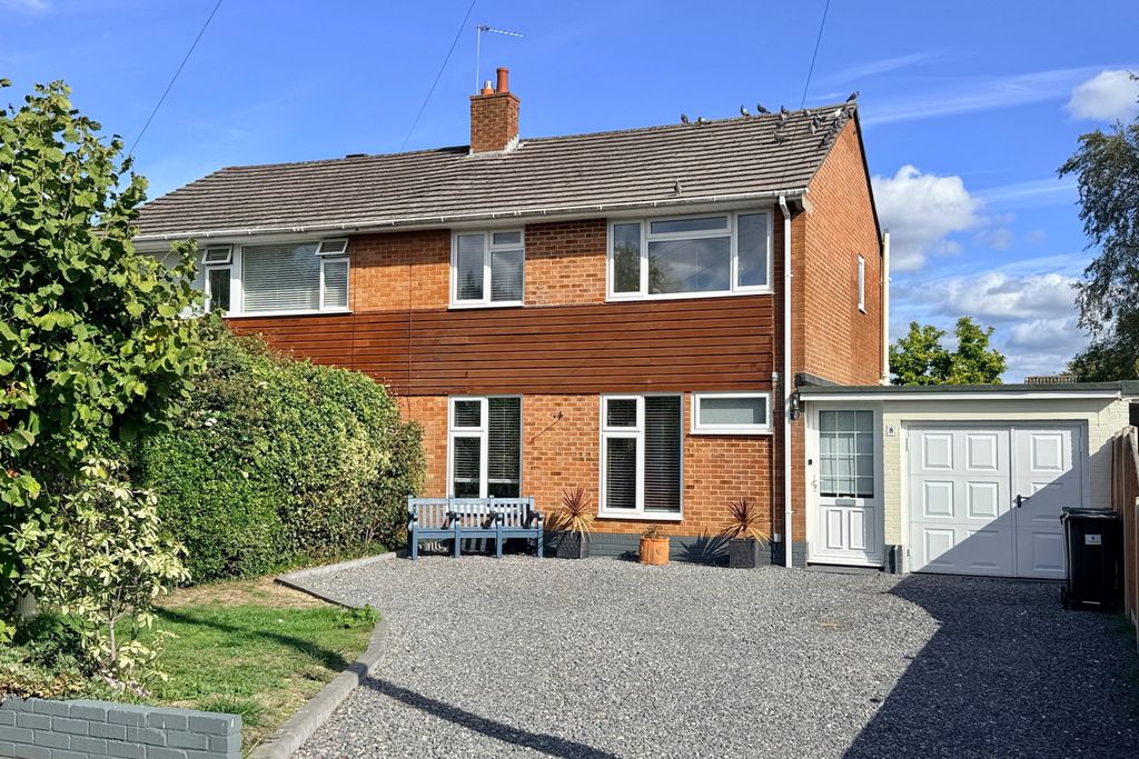 Property photo 1 of 18 Three Bedroom Semi Detached House