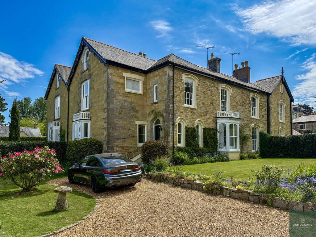 Property photo 1 of 35