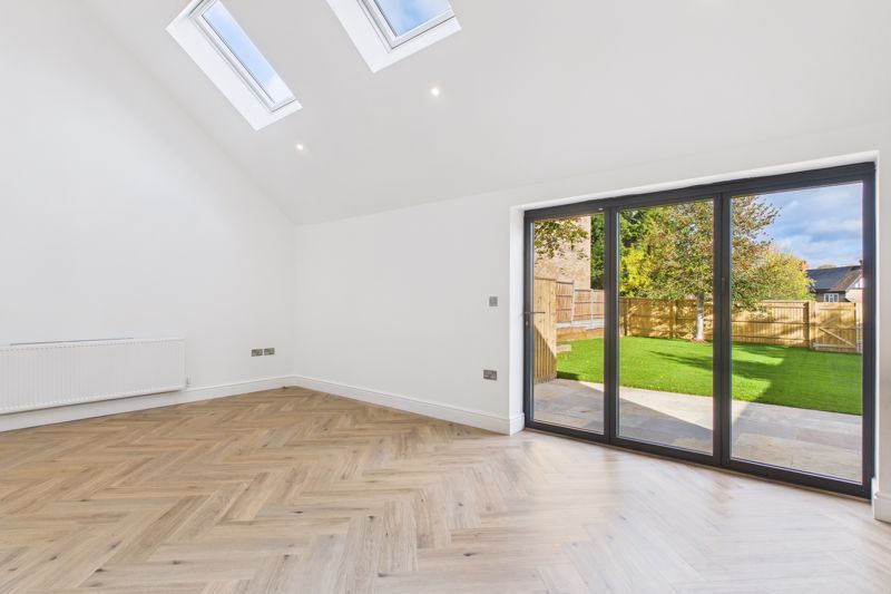 Property photo 3 of 11 Photo 8