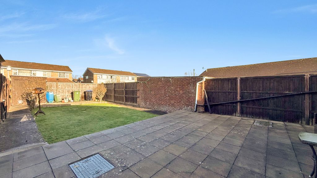 Property photo 2 of 11 Garden