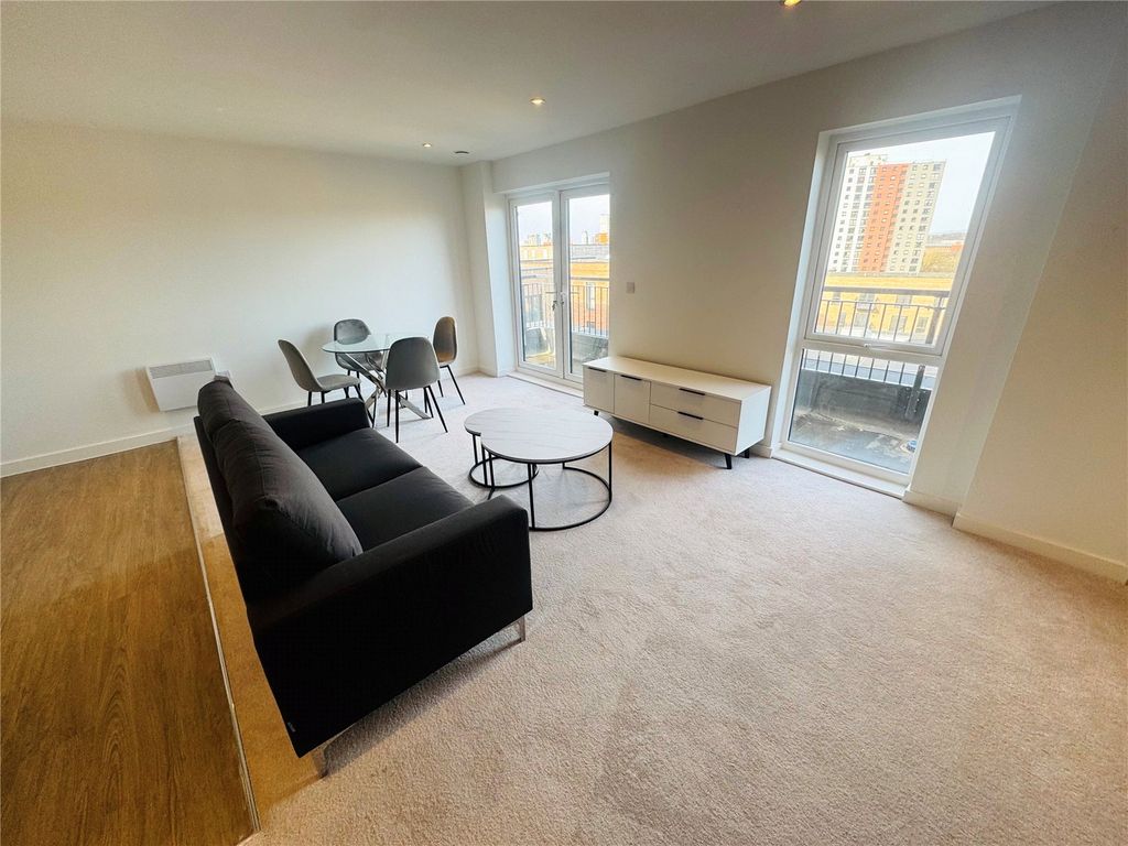 Property photo 2 of 10 Lounge