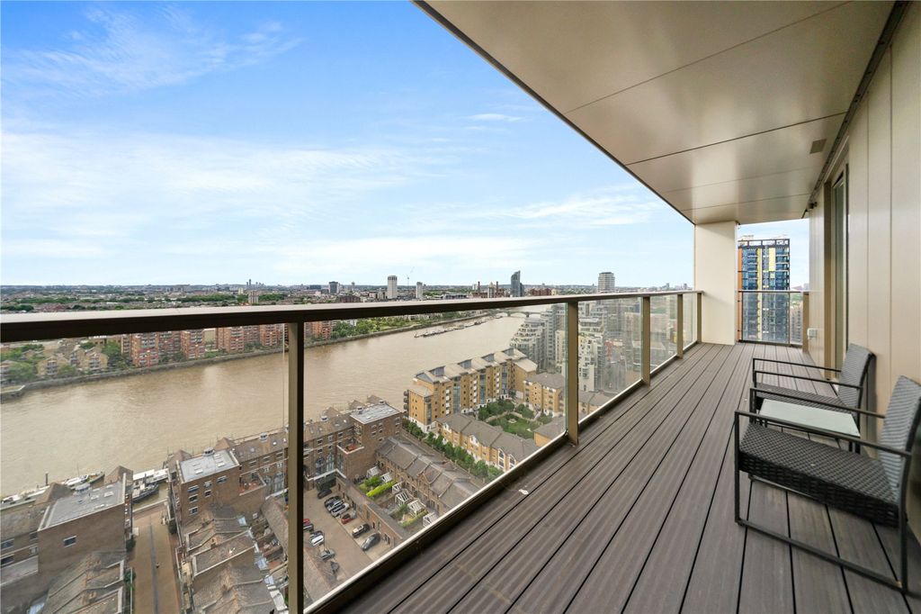 Property photo 1 of 11 Balcony