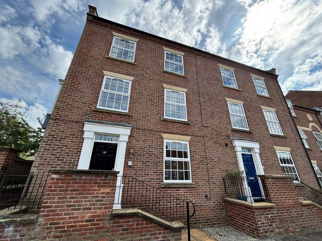 Property photo 1 of 12 External
