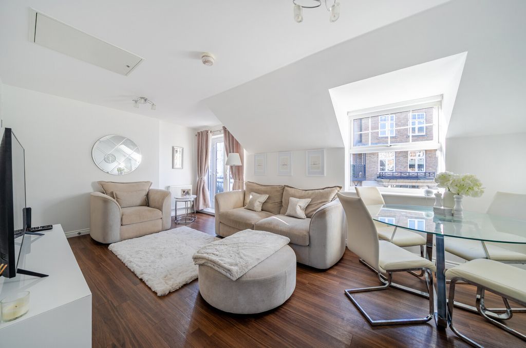 Property photo 3 of 9 1382813-3-6920630...