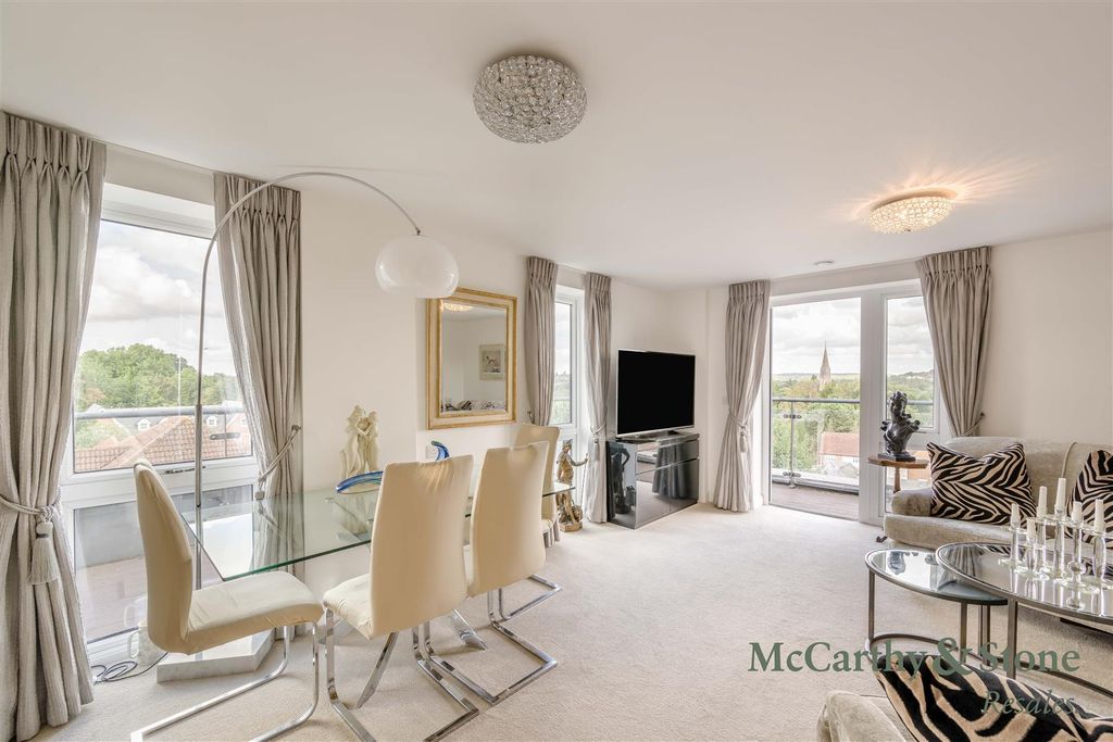 Property photo 2 of 22 8702663-Interior07.Jpg
