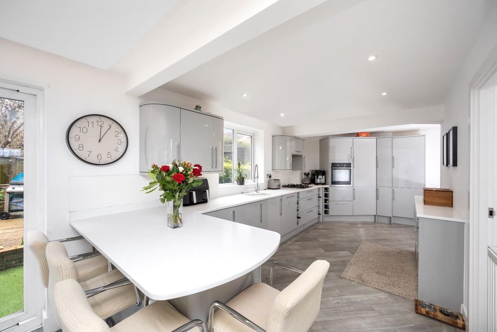 Property photo 2 of 24 King George VI Drive 11-012.Jpg