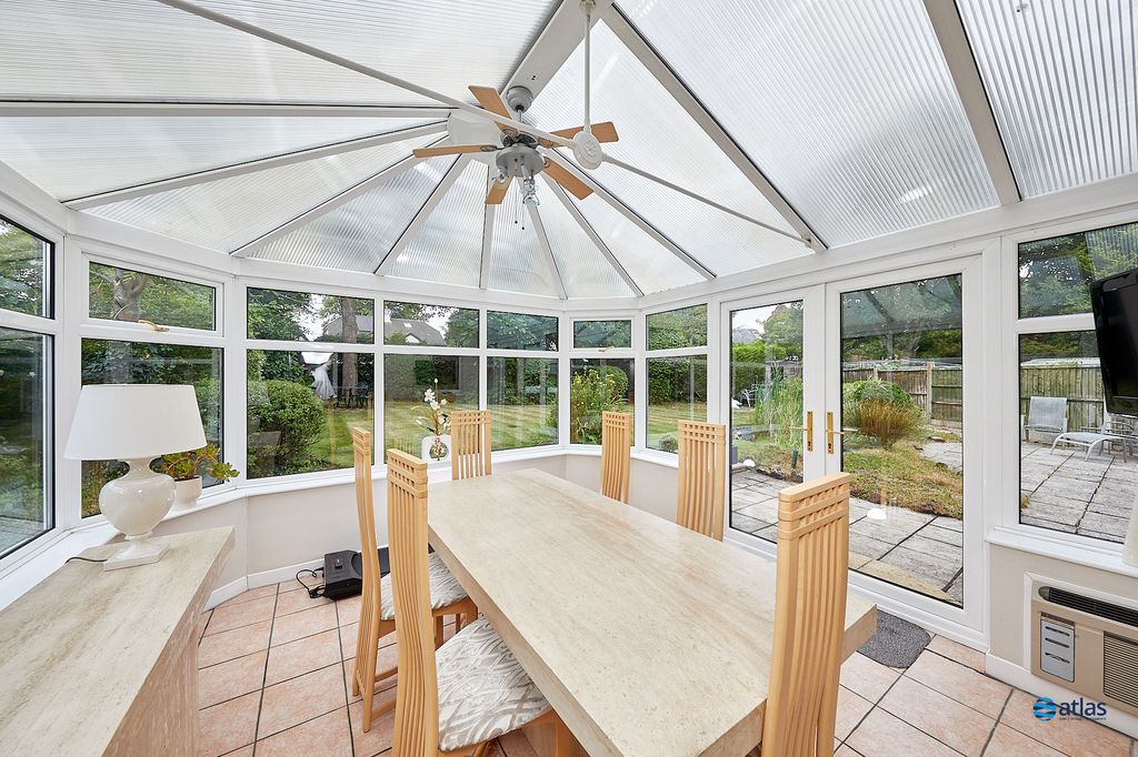 Property photo 3 of 23 Conservarory