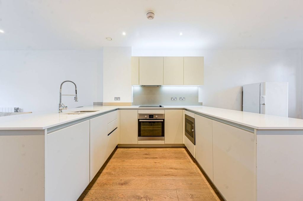 Property photo 2 of 33