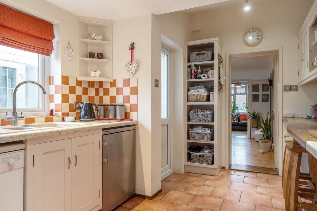 Property photo 2 of 14 Kitchen