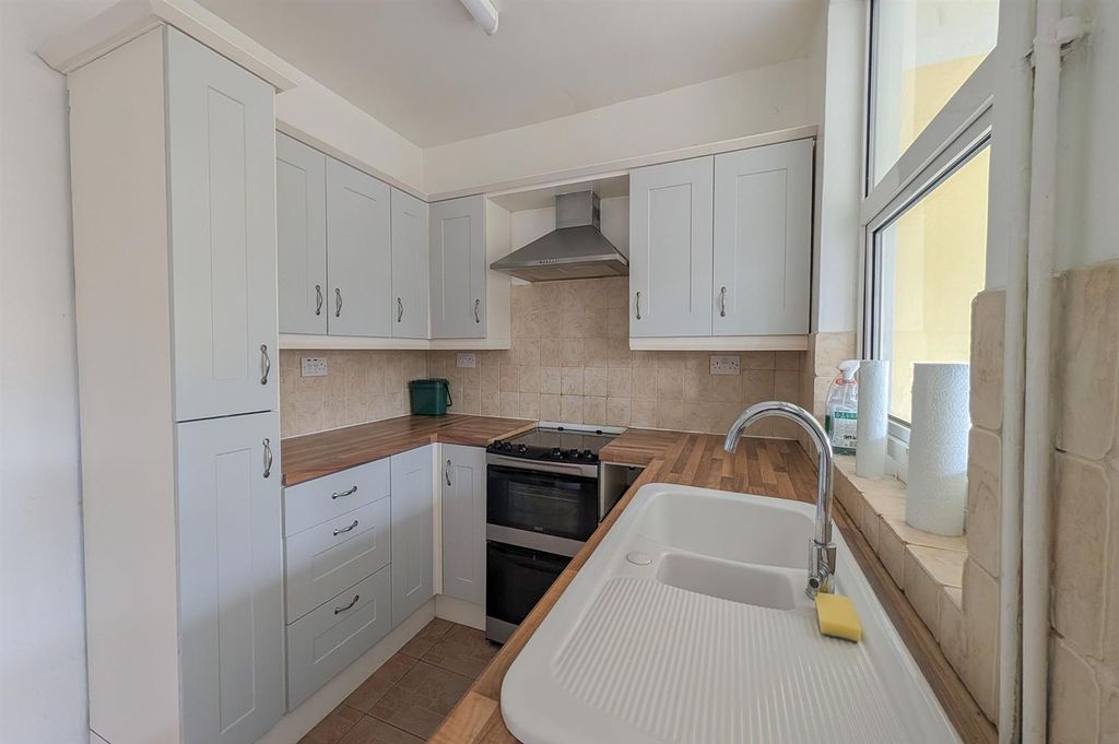 Property photo 2 of 19 Kit2.Jpg