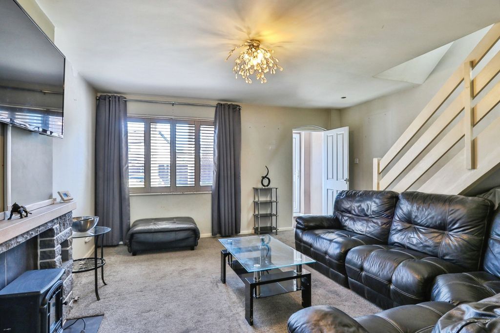 Property photo 3 of 17 Photo